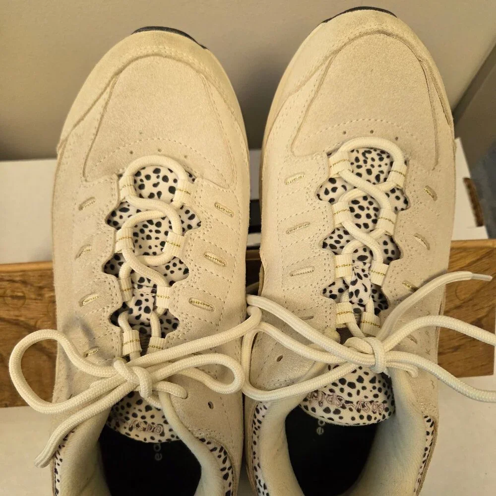 Easy Spirit Romy Walking Shoes Ivory Suede Leopard Print. Women's Size 8WW.